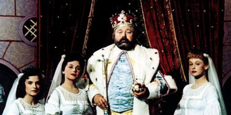 Stella Májová ve slavné pohádce Byl jednou jeden král. Na snímku s Janem Werichem, Milenou Dvorskou a Irenou Kačírkovou.