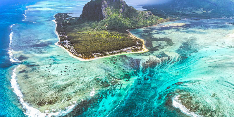 Podmořský vodopád je jedna z největších zvláštností Mauricia