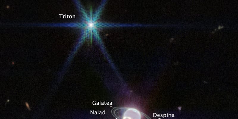 Dalekohled vyfotil také některé z blízkých Neptunových měsíců.