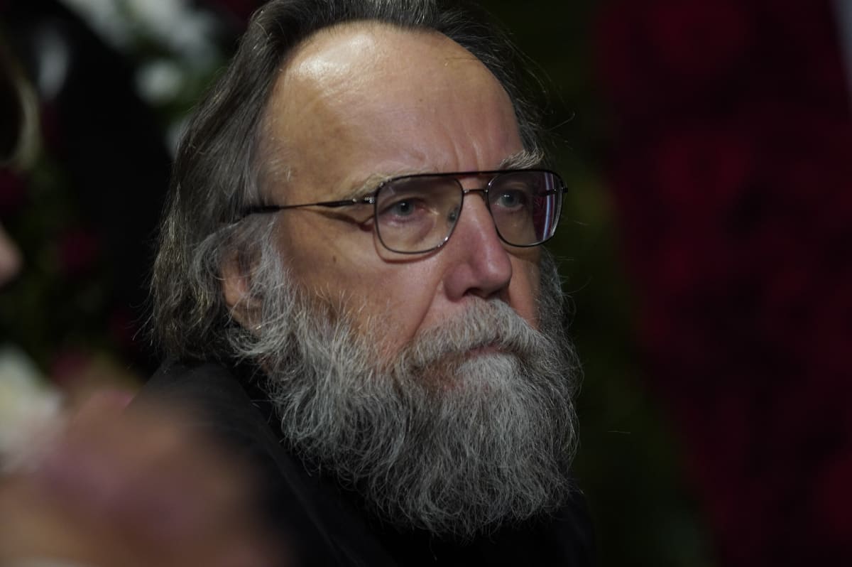 Alexandr Dugin na pohřbu dcery