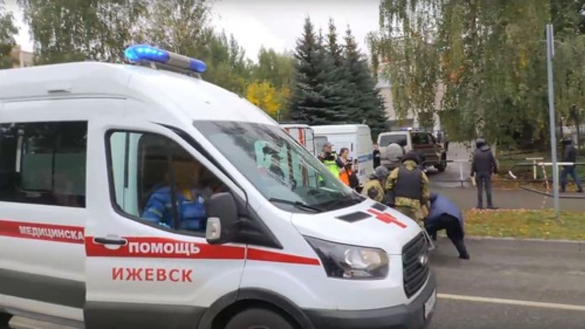 Tragická střelba ve škole v ruském Iževsku. Zemřelo zde nejméně 9 lidí včetně dětí.