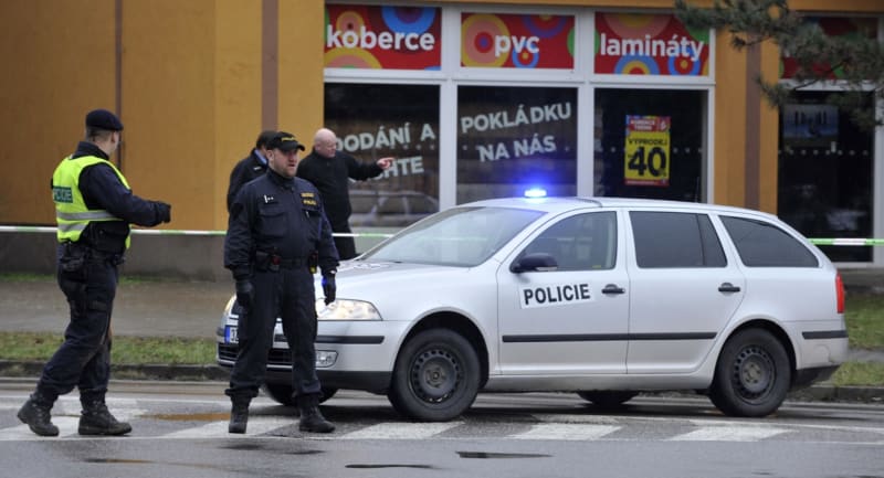 Třiašedesátiletý Zdeněk Kovář v únoru 2015 zastřelil v restauraci Družba v Uherském Brodě osm lidí, poté spáchal sebevraždu. Na místě zasahovala policie. 