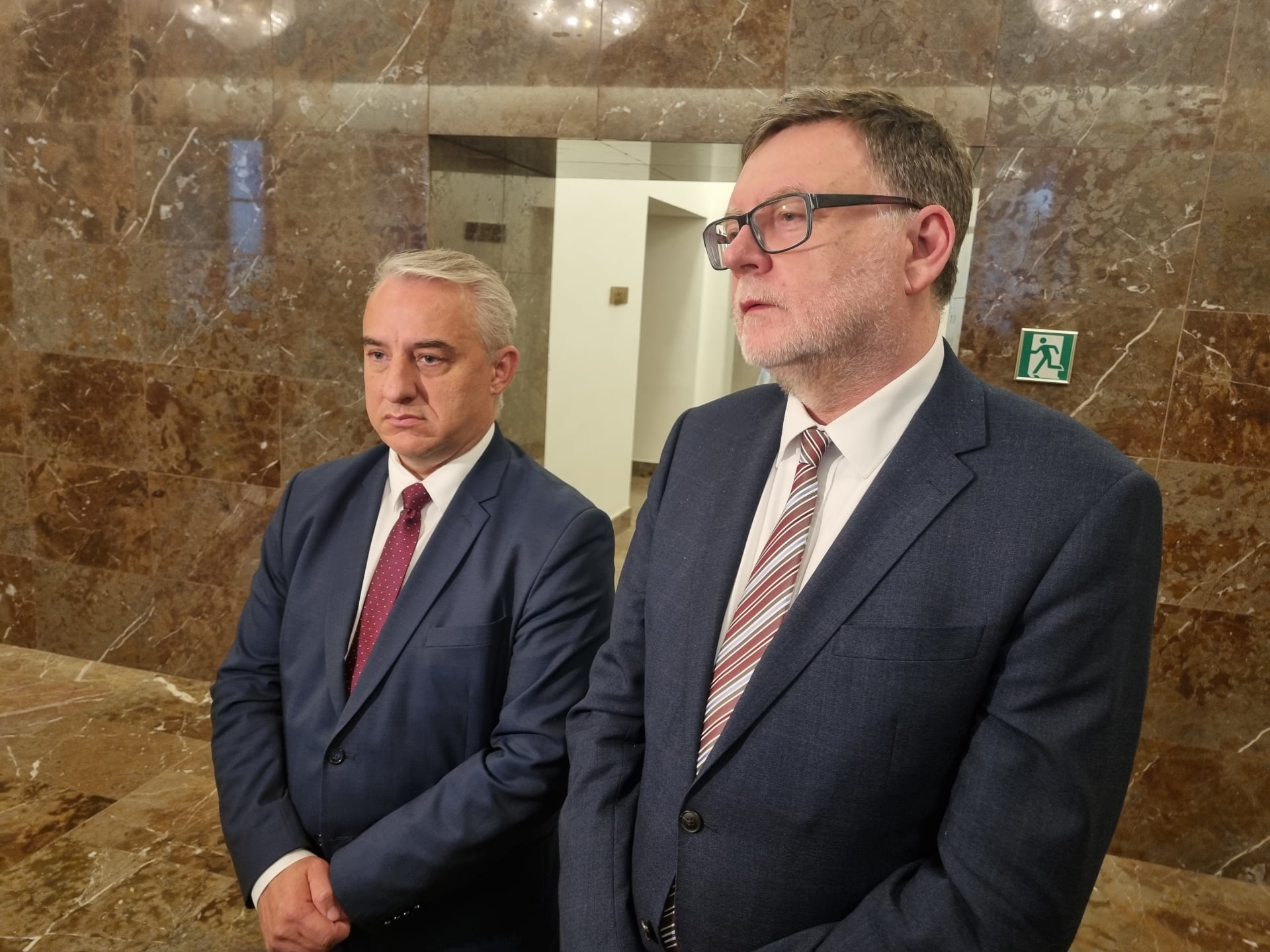 Zleva šéf odborů Josef Středula a ministr financí Zbyněk Stanjura (ODS)