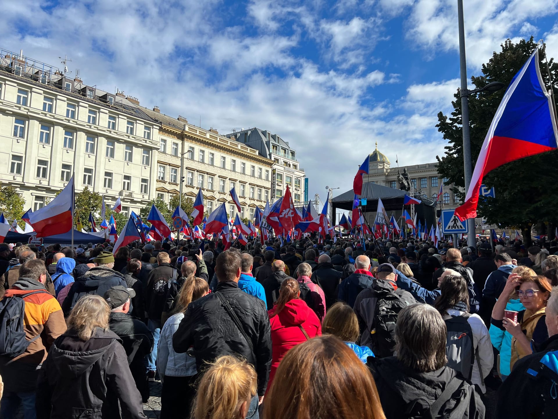 Účastníci druhé protivládní demonstrace na Václavském náměstí. (28.9.2022)