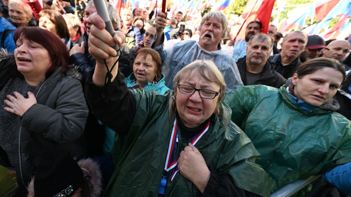 Demonstrace proti vládě se na státní svátek konaly po celém Česku. (28. září 2022)