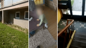 Dvouletý Filípek zamknul matku na balkóně. Před bytem narazili strážníci na další problém