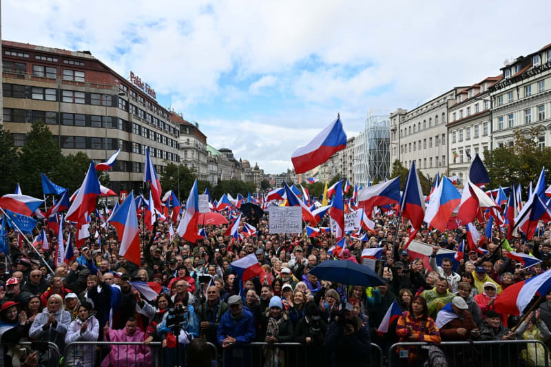 Demonstrace proti vládě se na státní svátek konají po celém Česku. (28.9.2022)