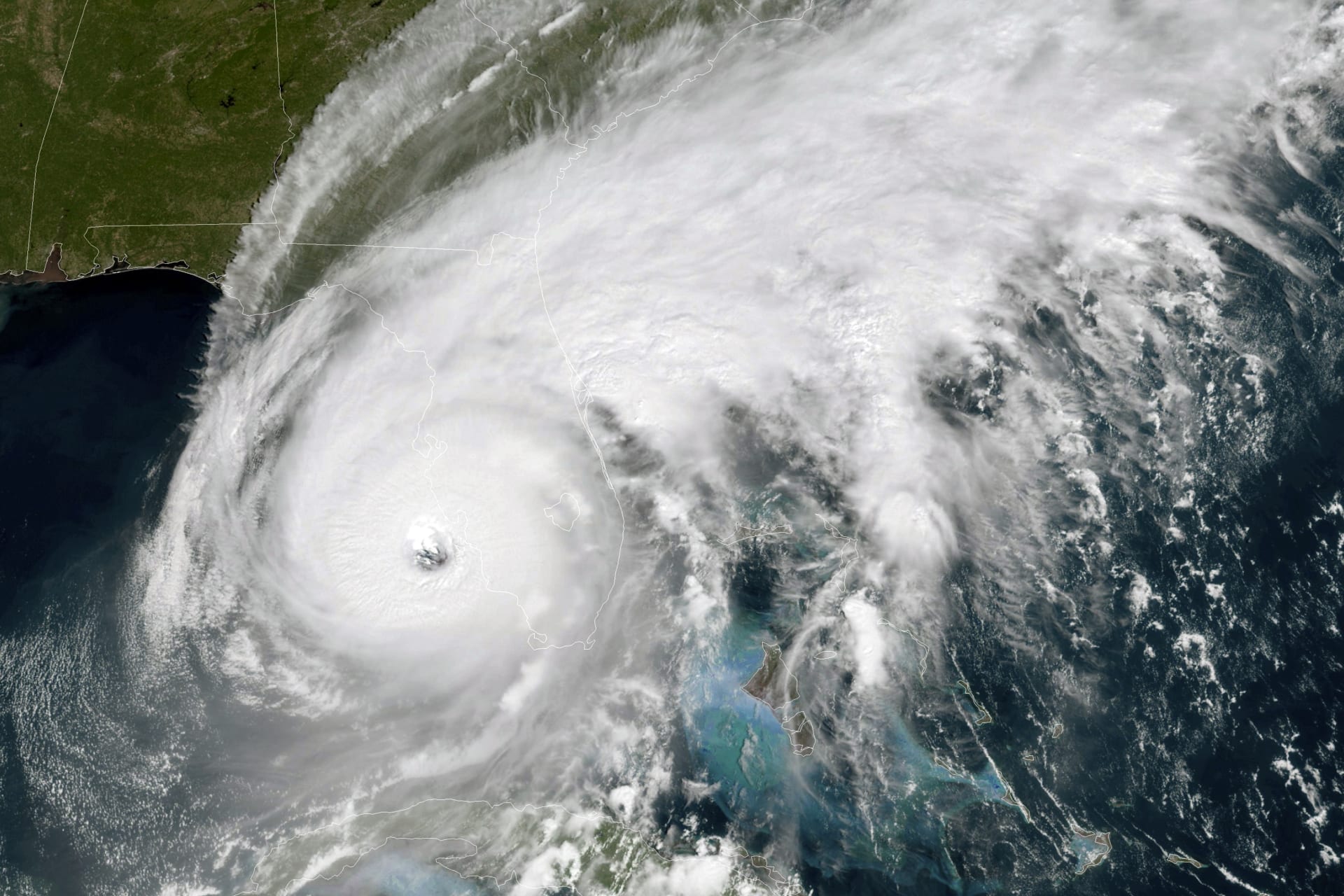 Satelitní snímek zachycující hurikán Ian nad Amerikou