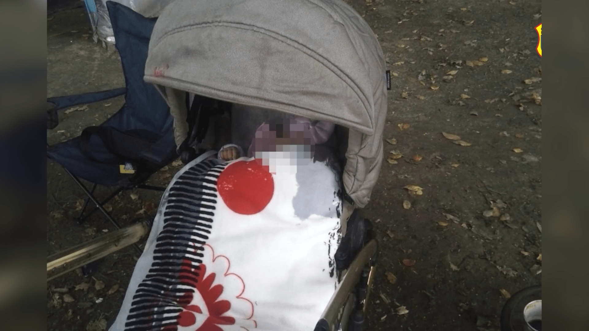 Strážníci našli mezi bezdomovci tříměsíční miminko. Matka s ním žila v ostravském lese