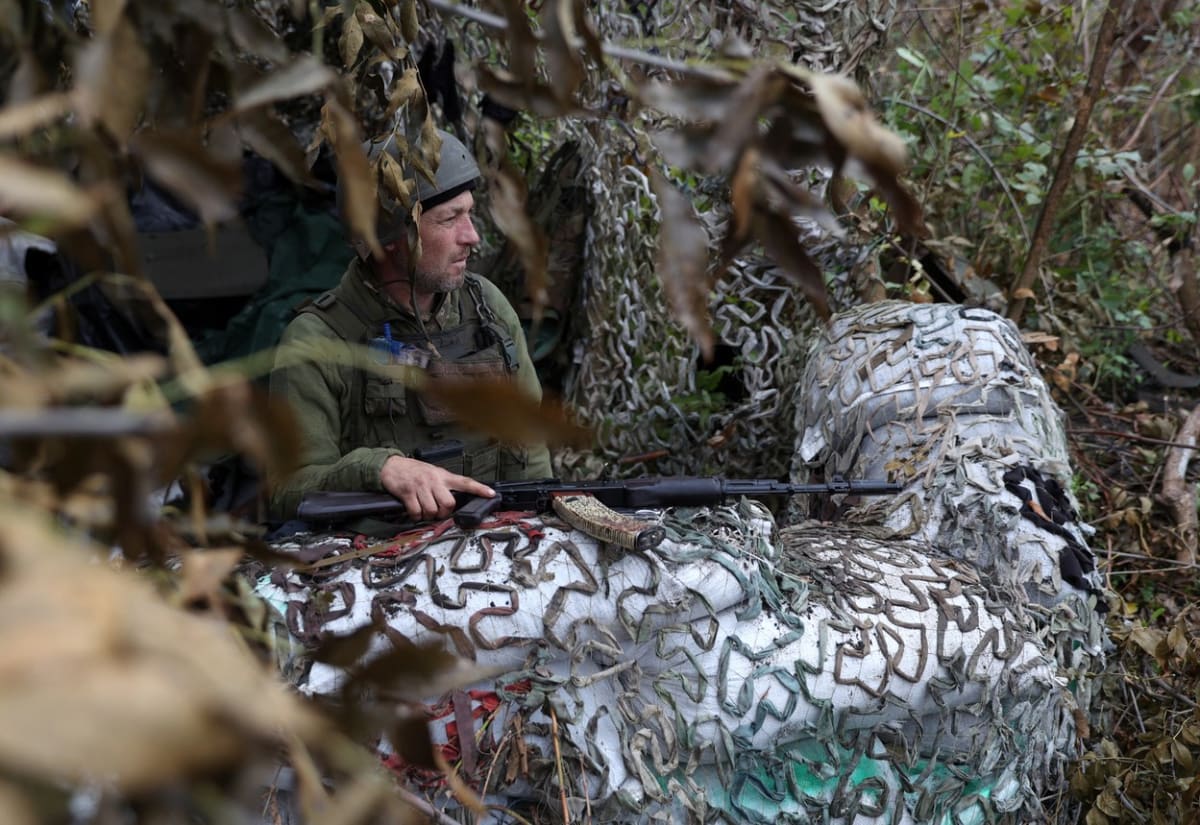 Ukrajinský voják na frontové linii v Doněcké oblasti