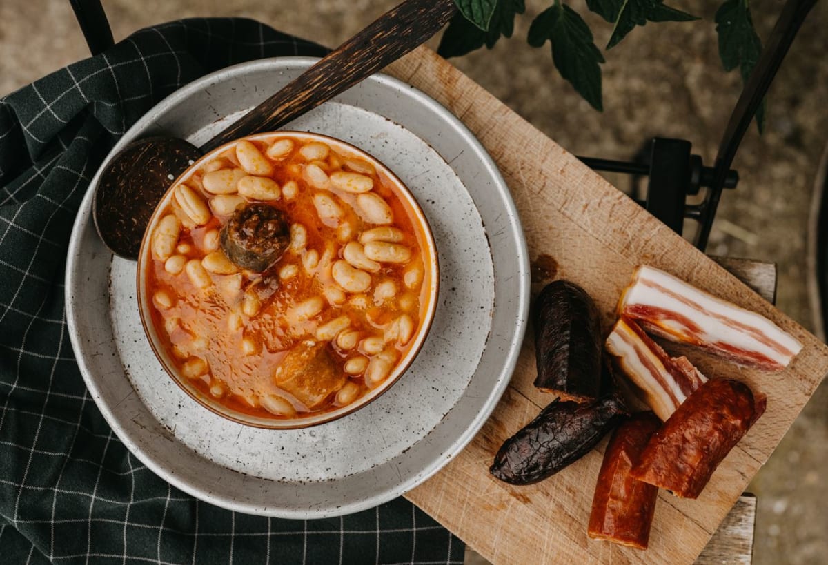 Fabada asturiana – španělská fazolová polévka