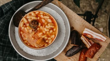 Fabada asturiana – španělská fazolová polévka