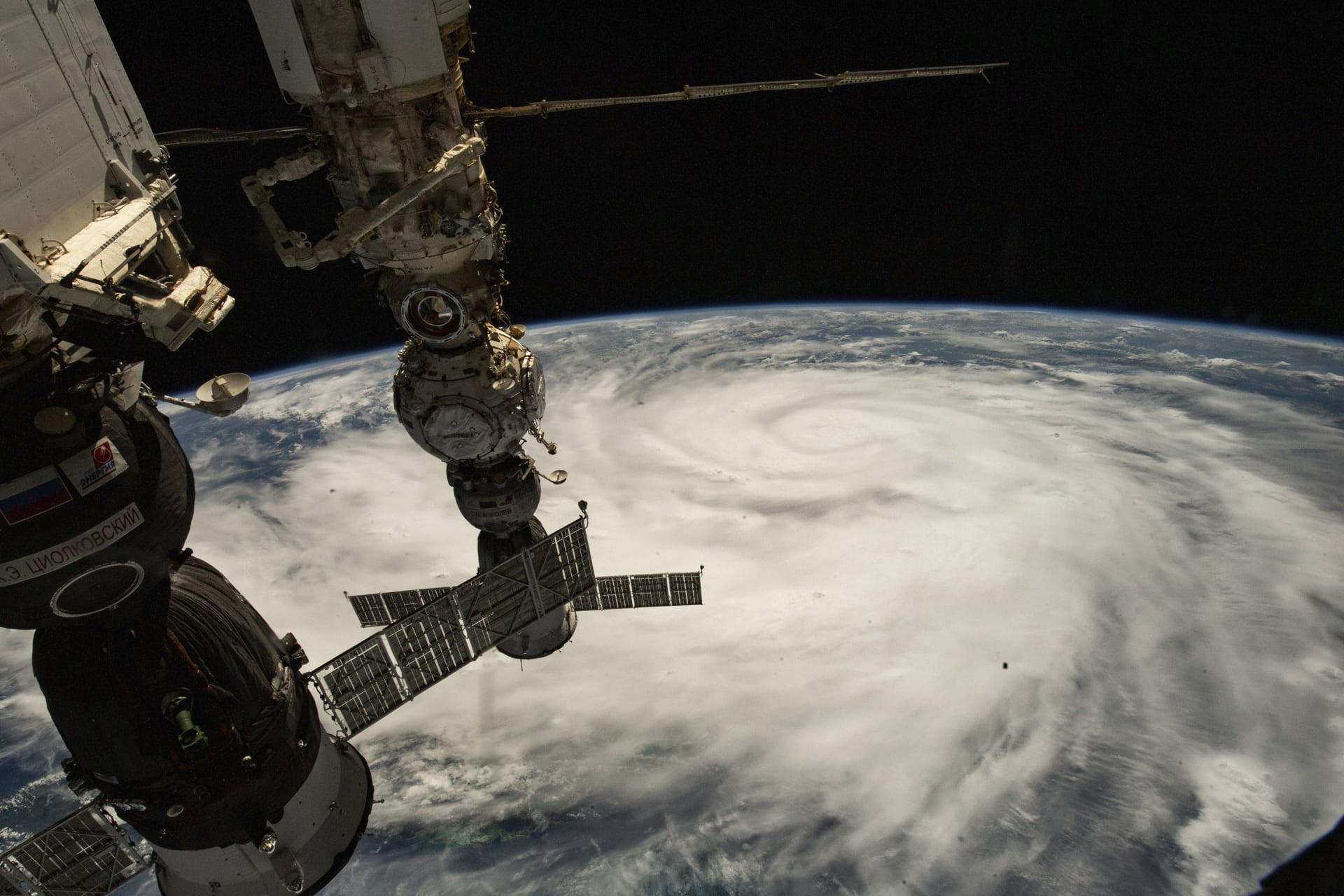 Hurikán Ian vyfocený z ISS (26. října 2022)