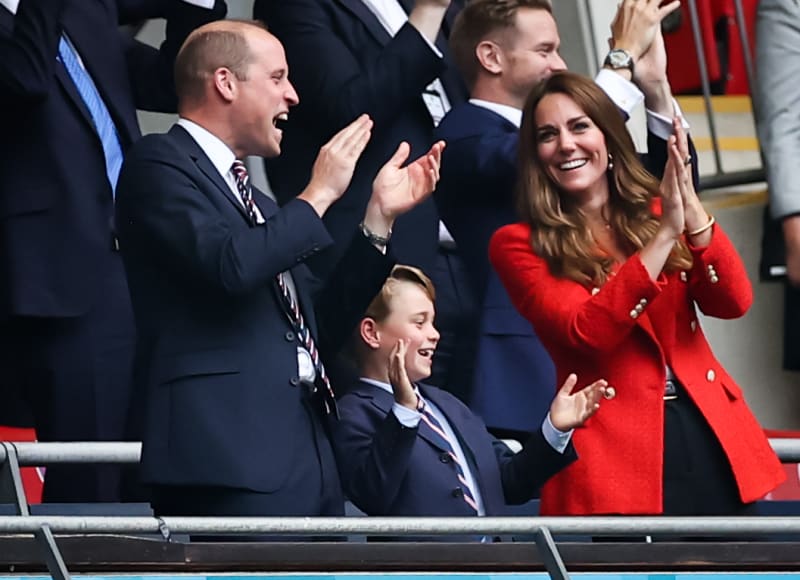 Princ George s rodiči princem Williamem a princeznou Kate
