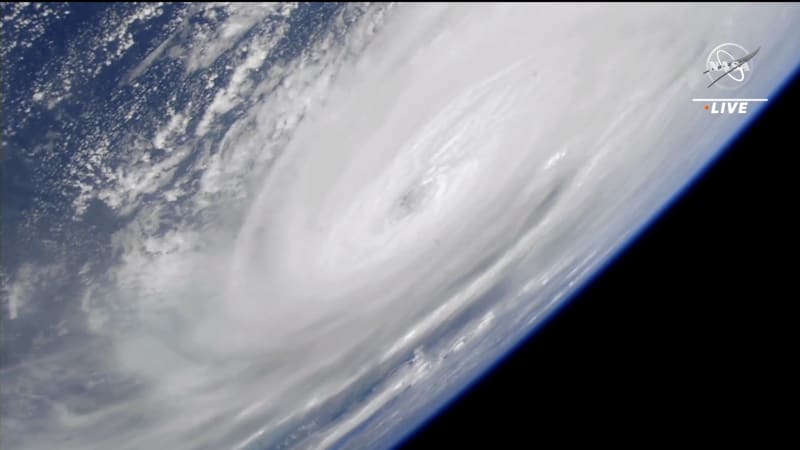 Hurikán Ian vyfocený z ISS (28. října 2022)