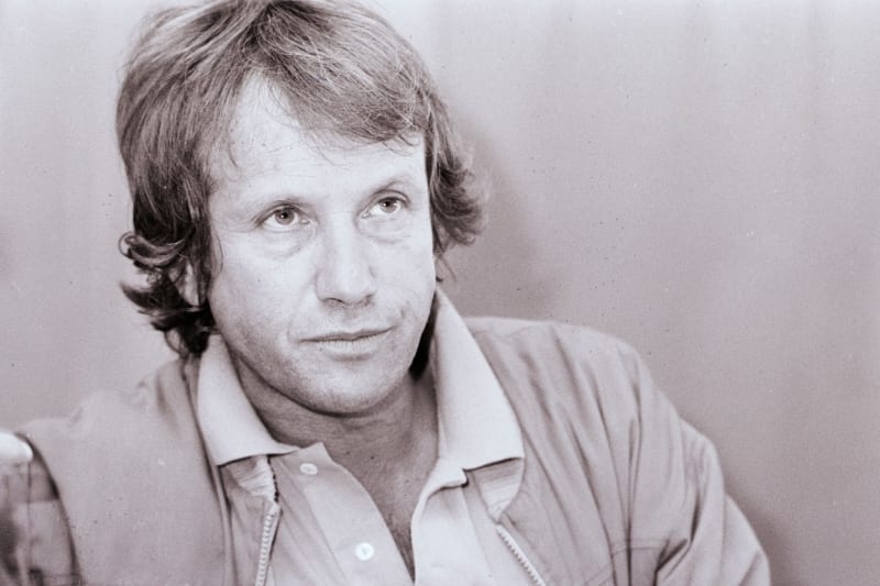 Yves Rénier během návštěvy Československa v roce 1986, kdy se sešel i se svým českým dabérem Miroslavem Moravcem.