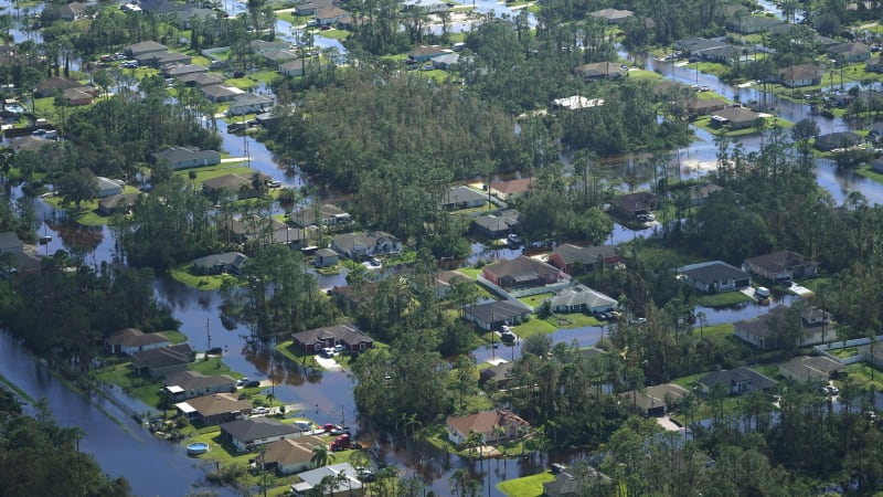 Tisíce lidí čekají na záchranu a stovky nepotvrzených úmrtí. Hurikán zpustošil Floridu 