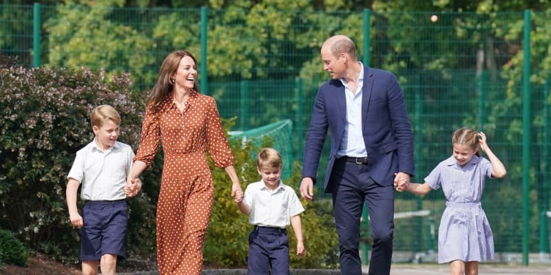 Princ William a princezna Kate vedou své děti k úctě ke královské rodině.
