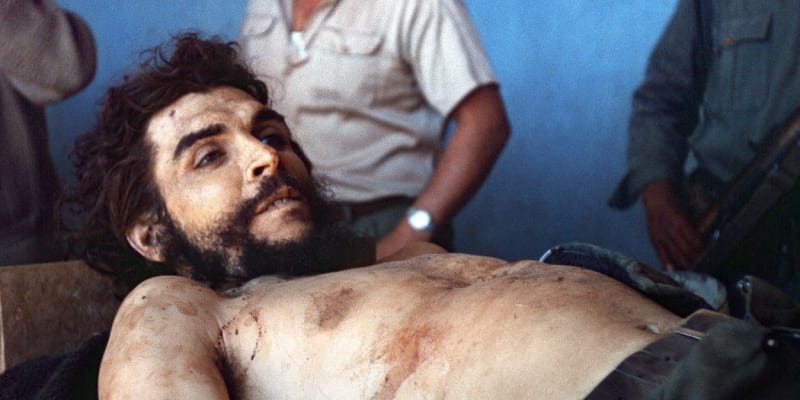 Che Guevarovo tělo krátce po popravě, rok 1967