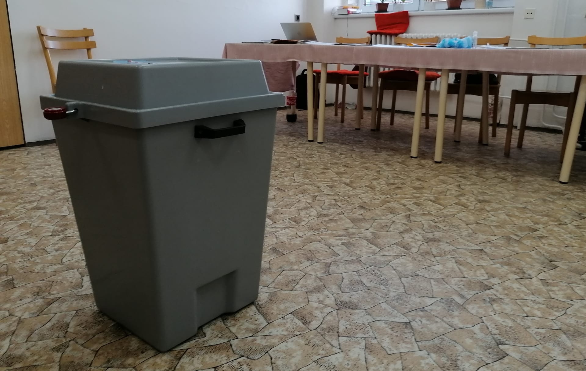 Volební okrsek v Přívoze. Kolik přijde romských voličů k prezidentským volbám? 