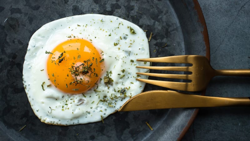 8 profesionálních triků, díky kterým vykouzlíte nejlepší smažená vejce 