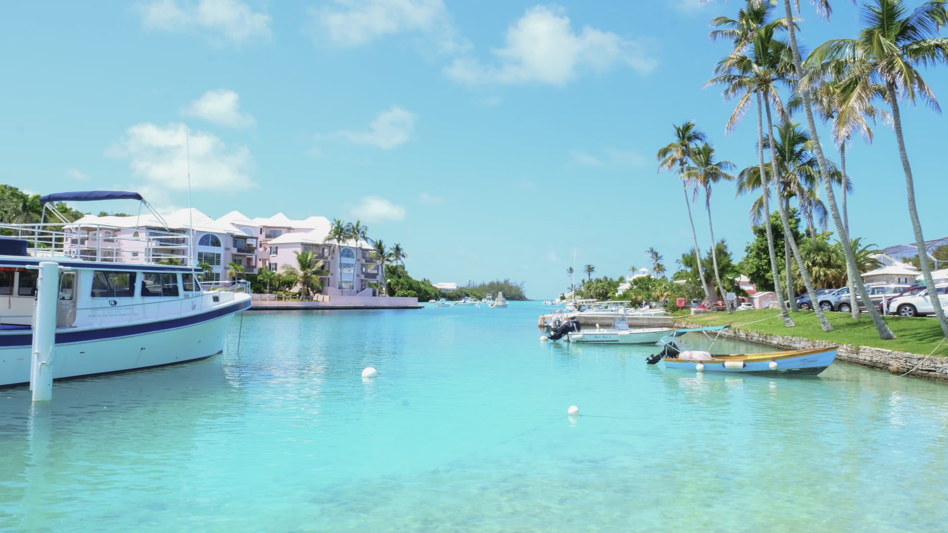 Nehledě na nešťastné události jsou Bermudy turistickým rájem