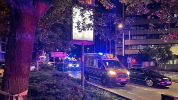 Momenty hrůzy v Bratislavě zachytila kamera: Auto vlétlo do lidí, za ním létaly jiskry