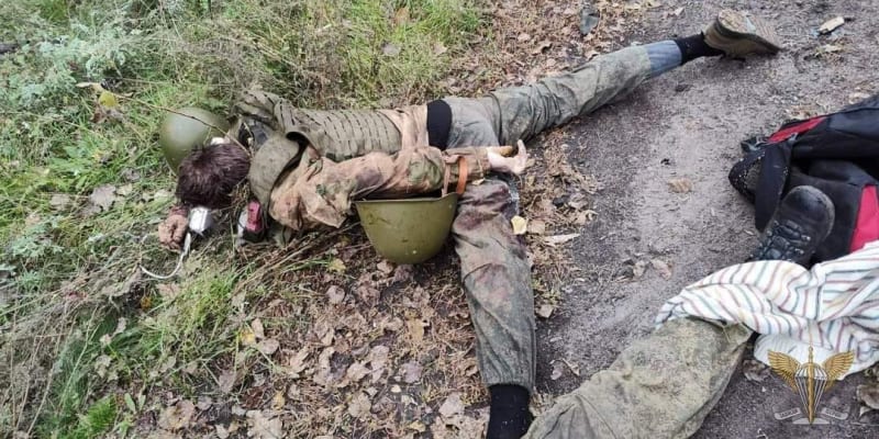 Mrtví ruští vojáci v Lymanu, 3. října 2022