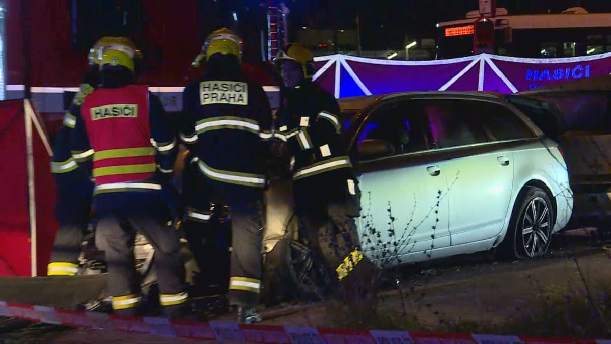Nehoda v Praze si vyžádala jednoho mrtvého a tři zraněné.