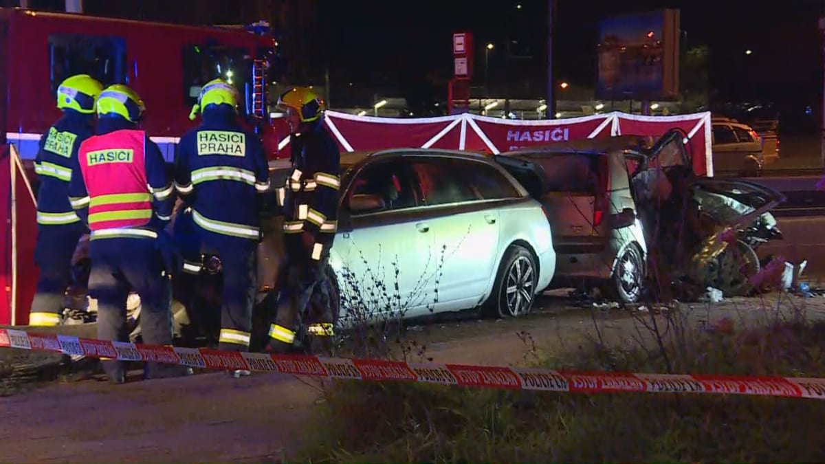 Nehoda v Praze si vyžádala jednoho mrtvého a tři zraněné.