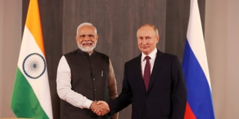 Indie odsuzuje ruskou agresi na Ukrajině. Putinovy suroviny jí ale vonět nepřestaly