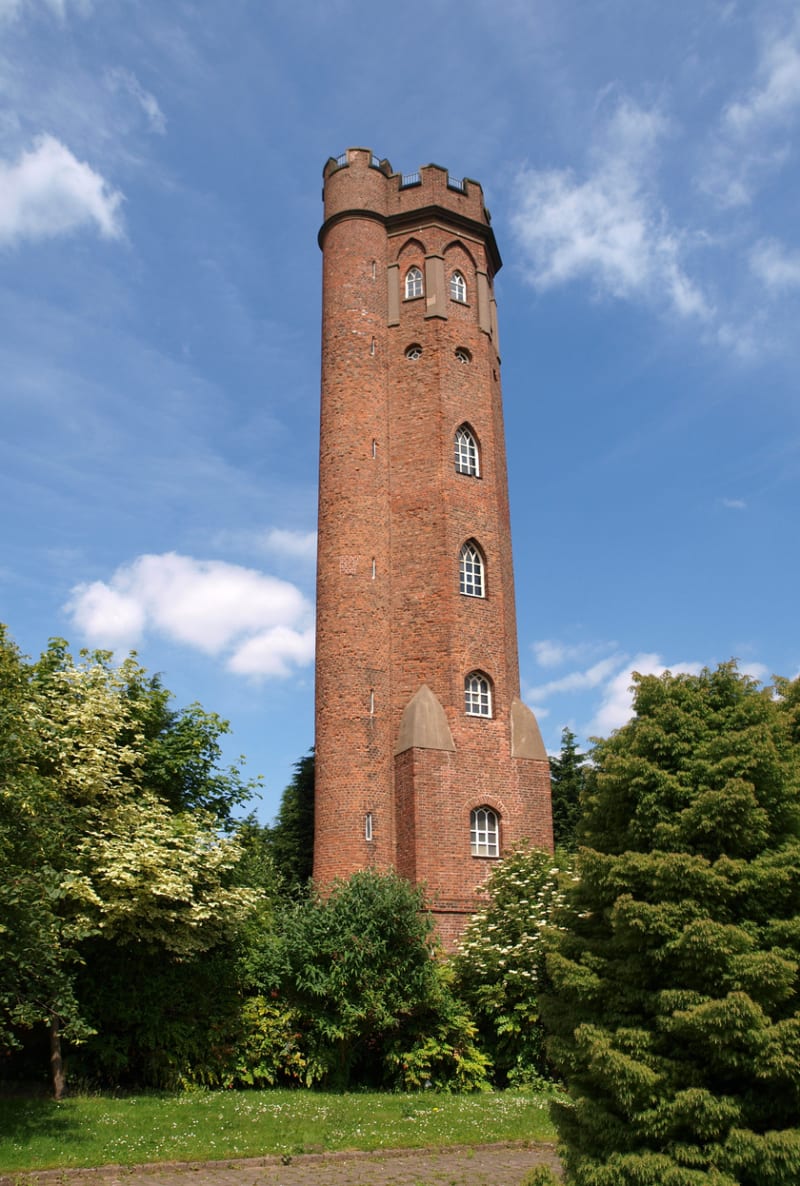 Perrott's Folly, jedna ze "Dvou věží"