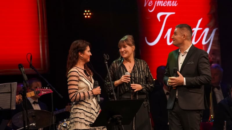 Vzpomínkový koncert na zpěvačku Ivetu Bartošovou nazvaný Ve jménu Ivety