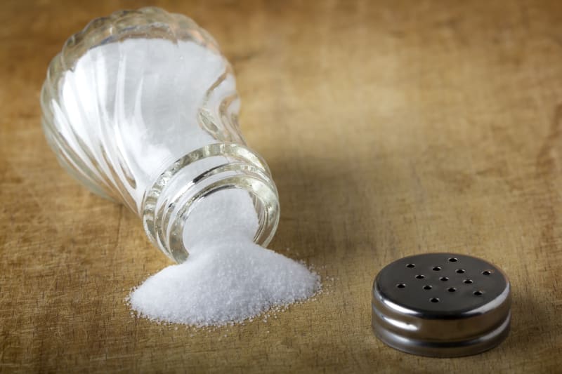 Některé účinky soli jsou podobné návykovým látkám.