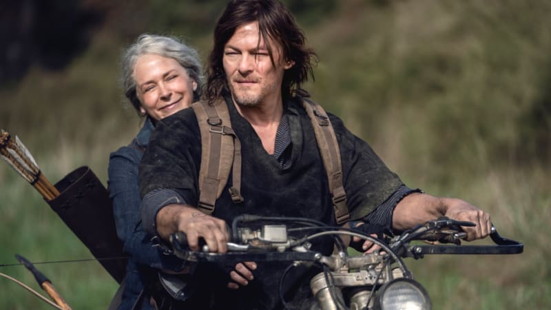 Daryl a Carol v Živých mrtvých