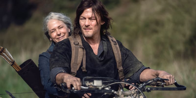 Daryl a Carol v Živých mrtvých