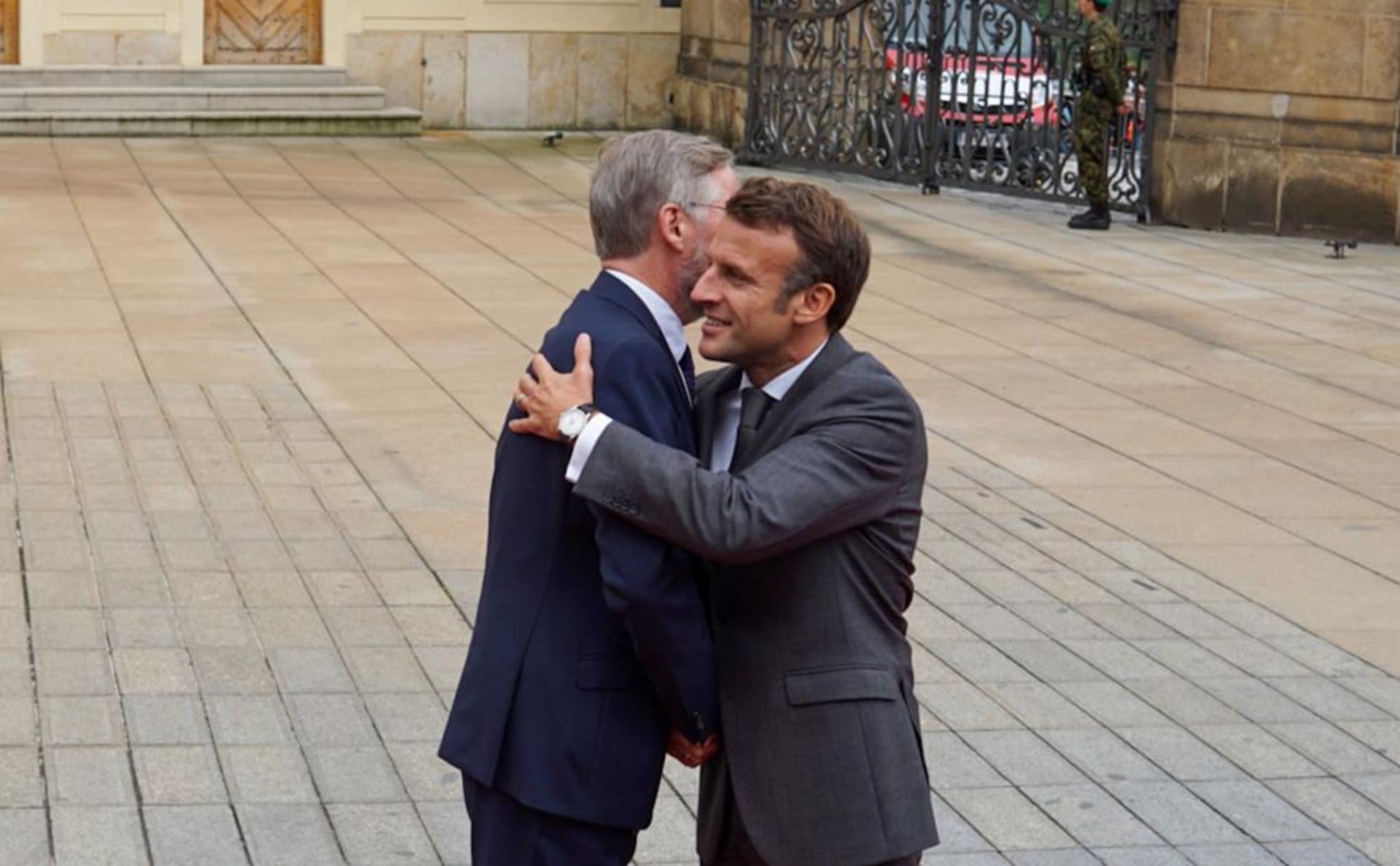 Na Hrad dorazil francouzský prezident Emmanuel Macron.