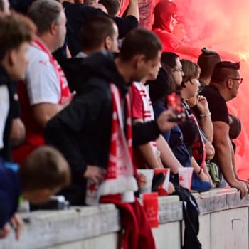 Slavia opět jednou pyká za chování svých fanoušků.