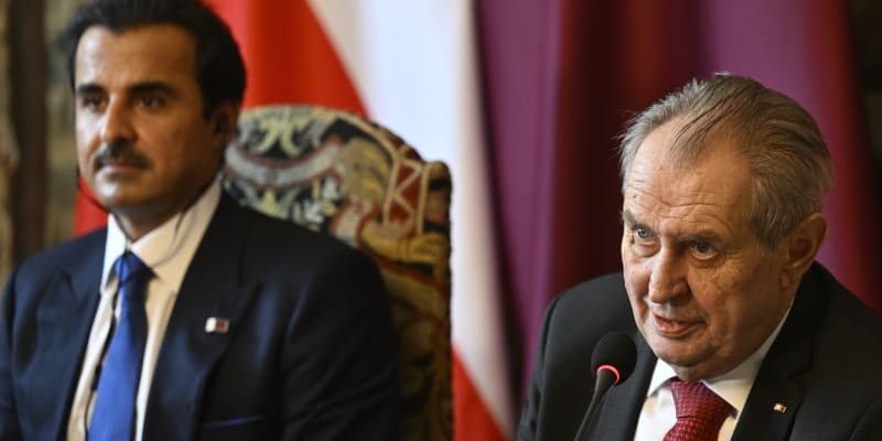 Katarský emír Tamim bin Hamad Sání s českým prezidentem Milošem Zemanem