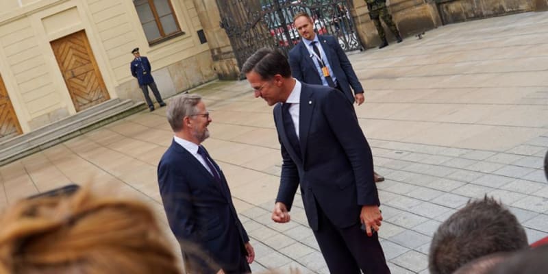 Nizozemský premiér Mark Rutte a Petr Fiala na summitu na Hradě