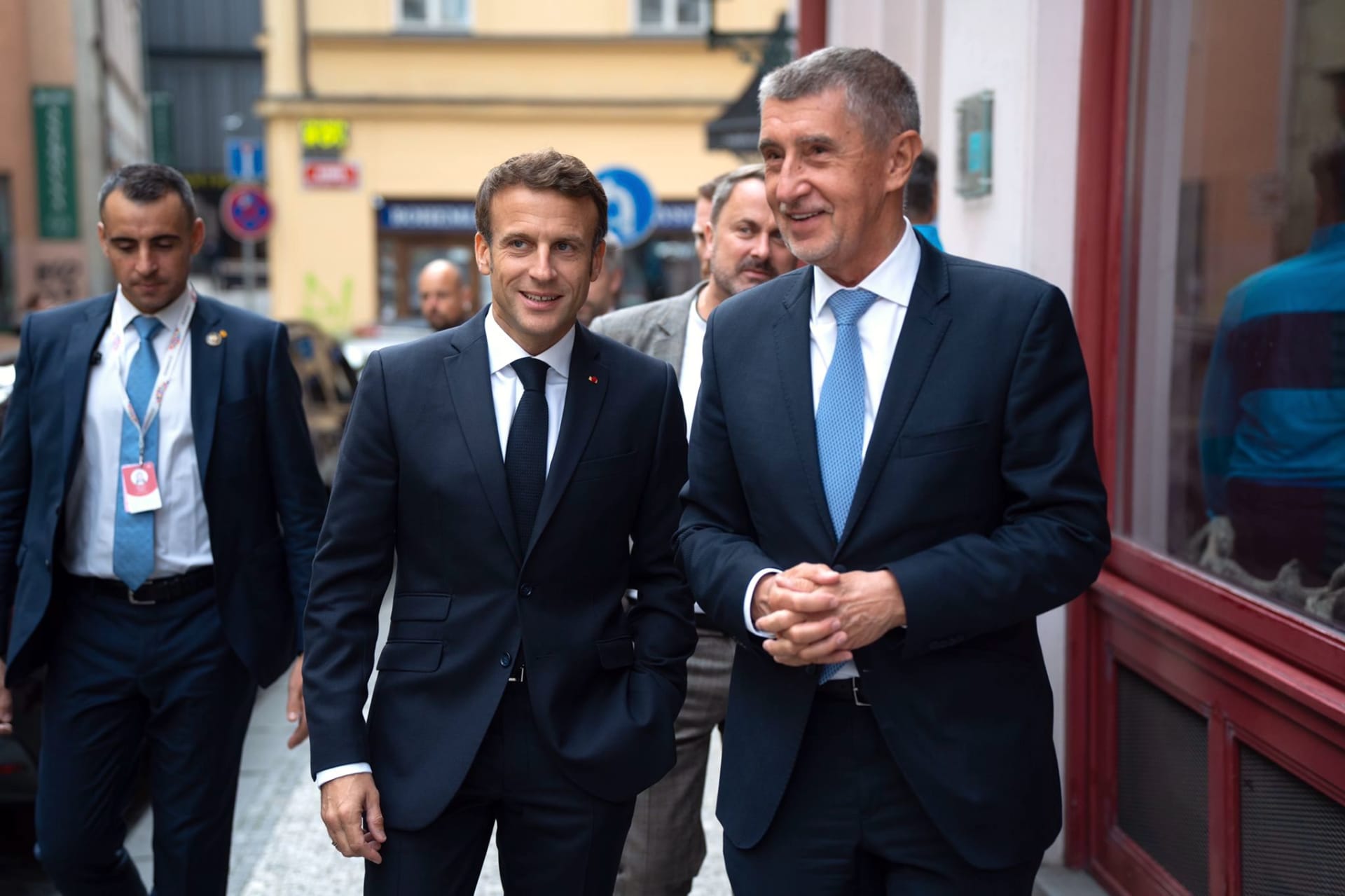 Francouzský prezident Emmanuel Macron se v Praze sešel i s českým expremiérem Andrejem Babišem.