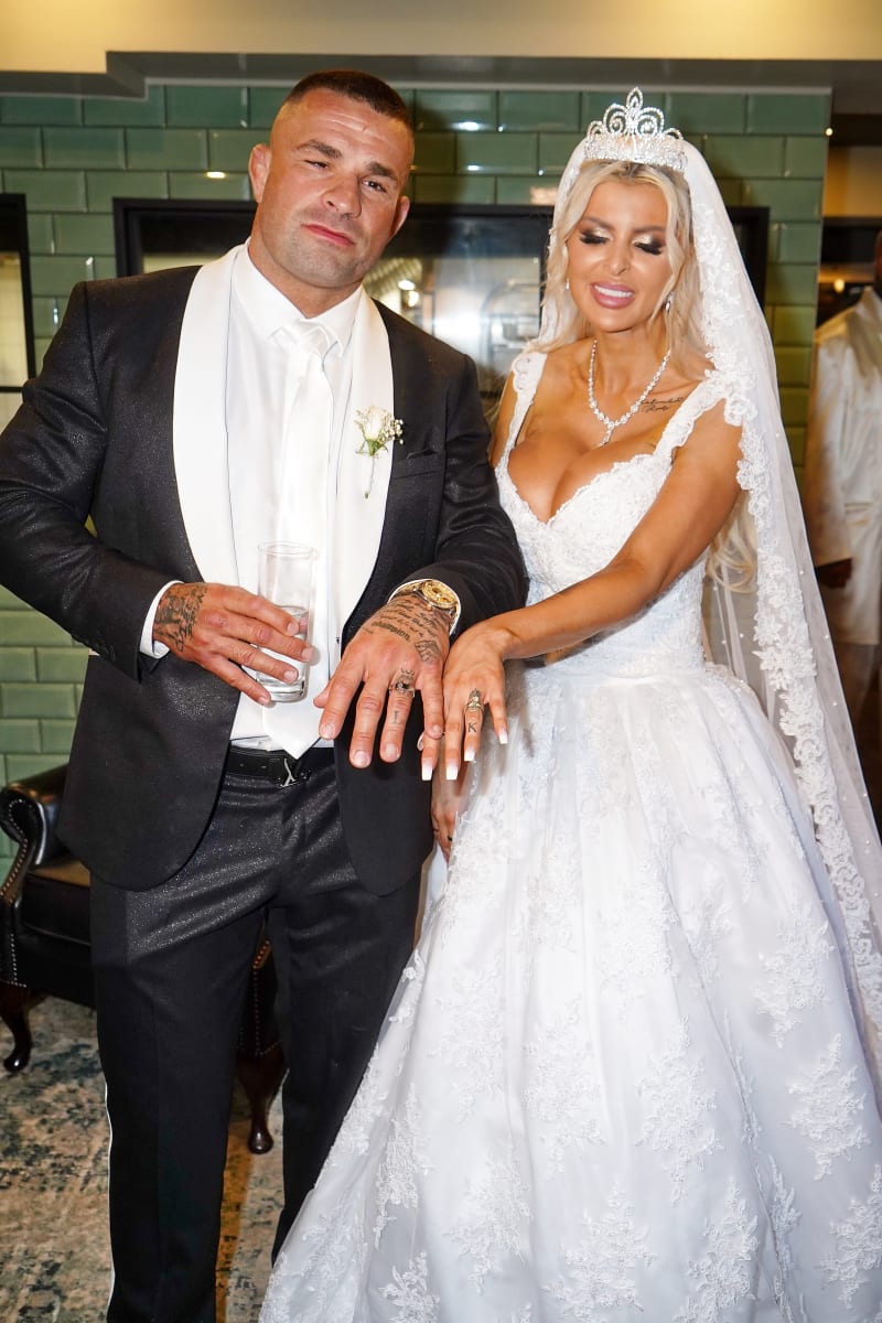 Manželé Lela a Karlos Vémolovi na své letošní svatbě.