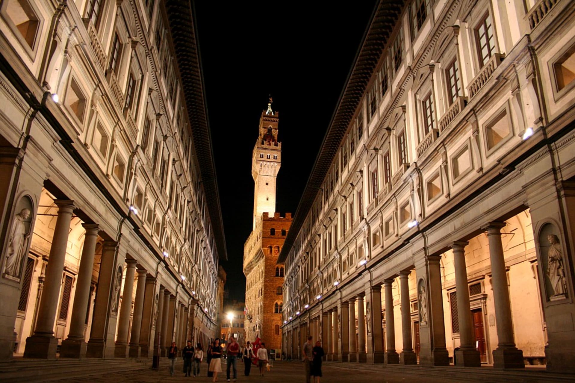 Galleria degli Uffizi, ve které je vystaven průřez výtvarnou tvorbu od antického Říma po baroko, patří mezi taháky Florencie.