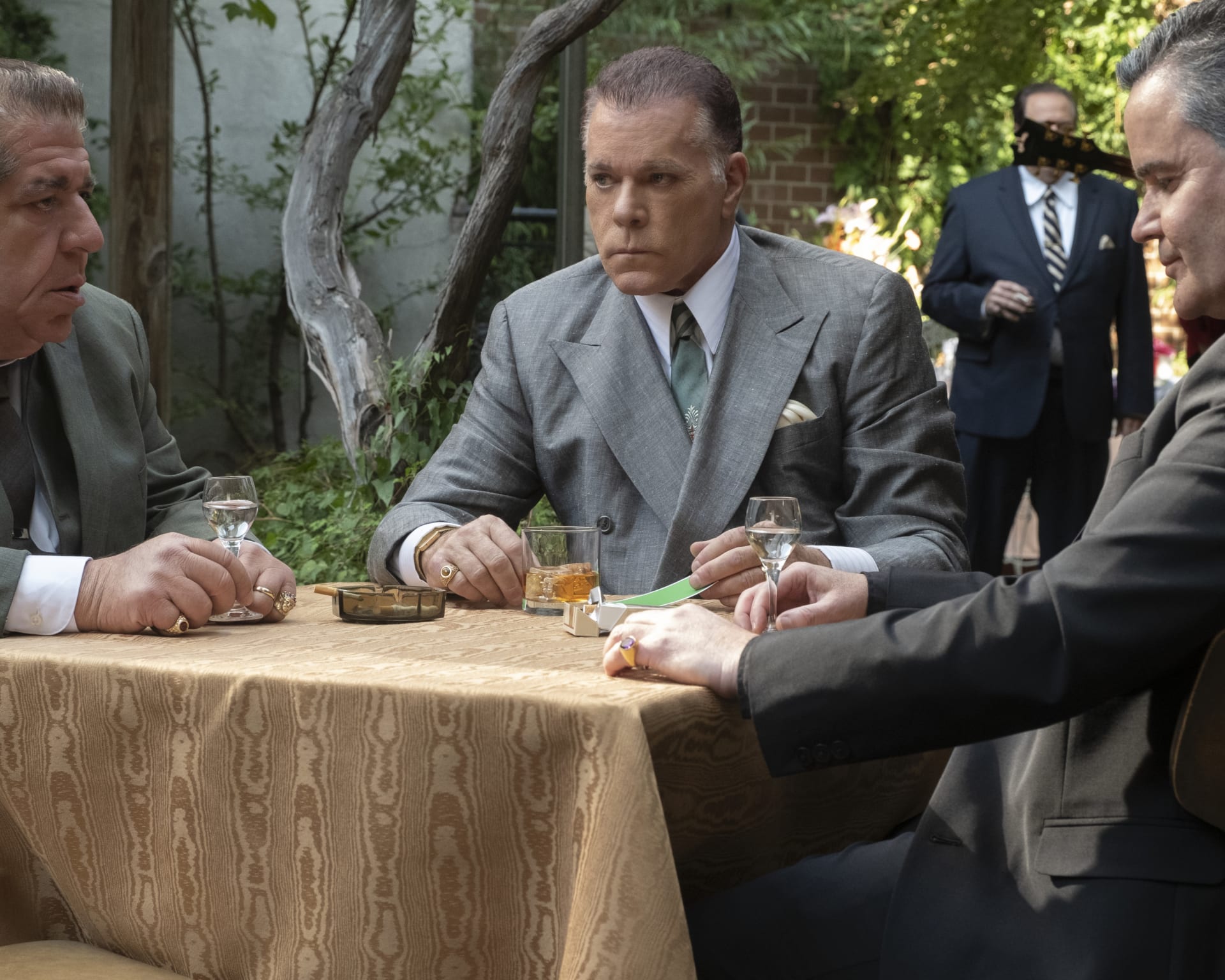 Součástí herecké sestavy je rovněž Ray Liotta, v novém filmu mu byla svěřena role bosse mafiánského rodiny „Hollywood Dicka“ Moltisantiho.