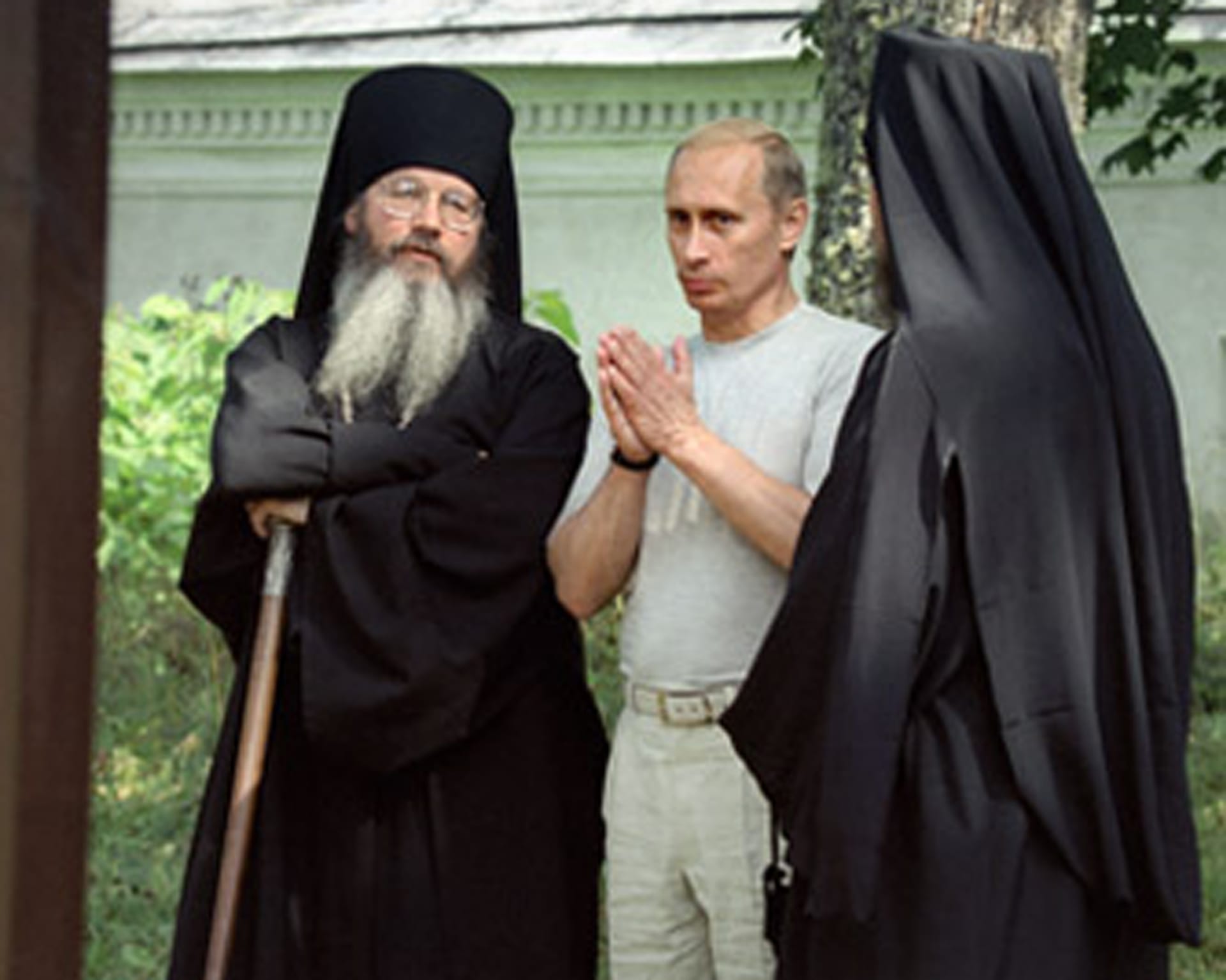 Ruský boss je prezentován jako oddaný člen ruské pravoslavné církve.