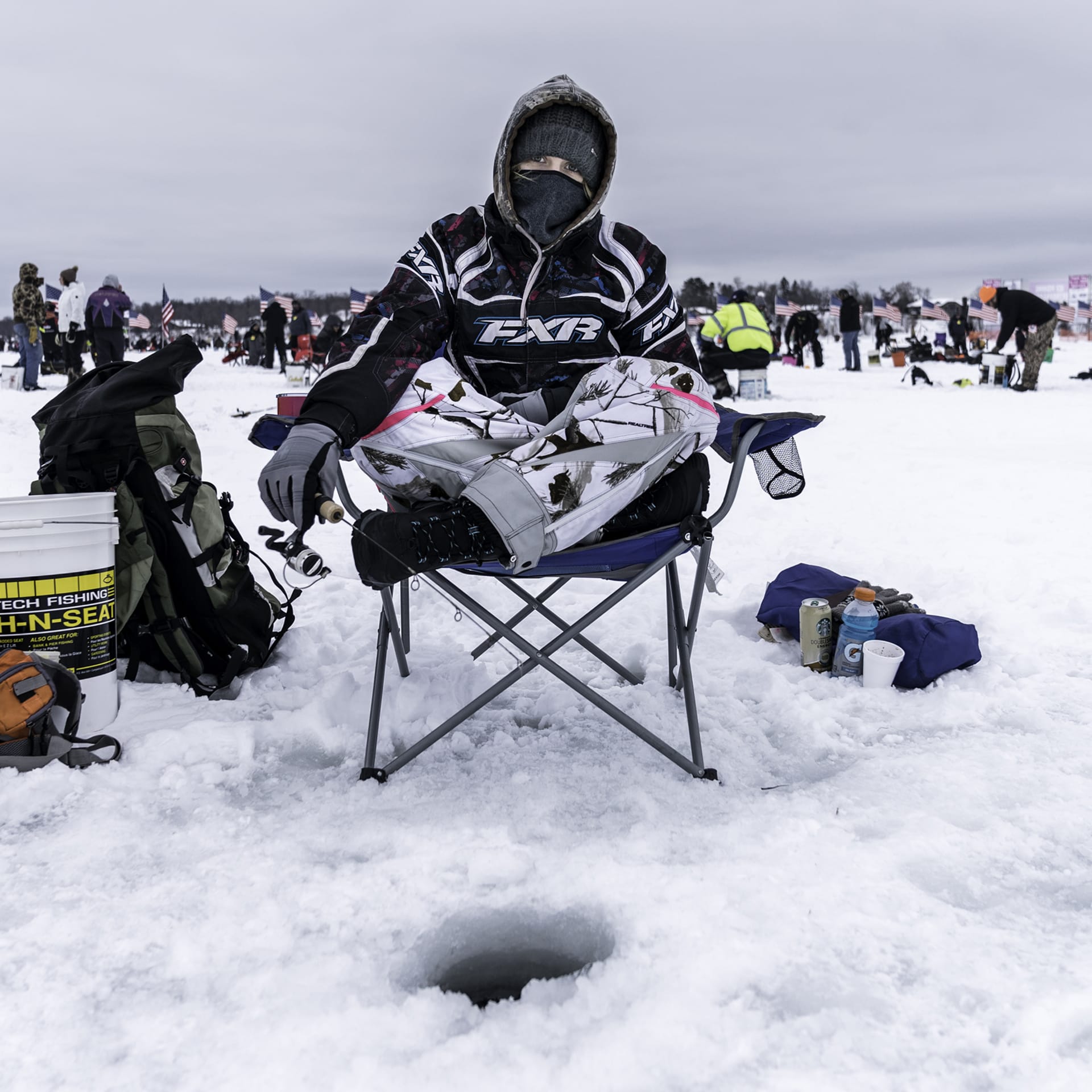 Při Brainerd Jaycees Ice Fishing Extravaganza se scházejí od roku 1991 tisíce rybářů na zamrzlém jezeře Gull.
