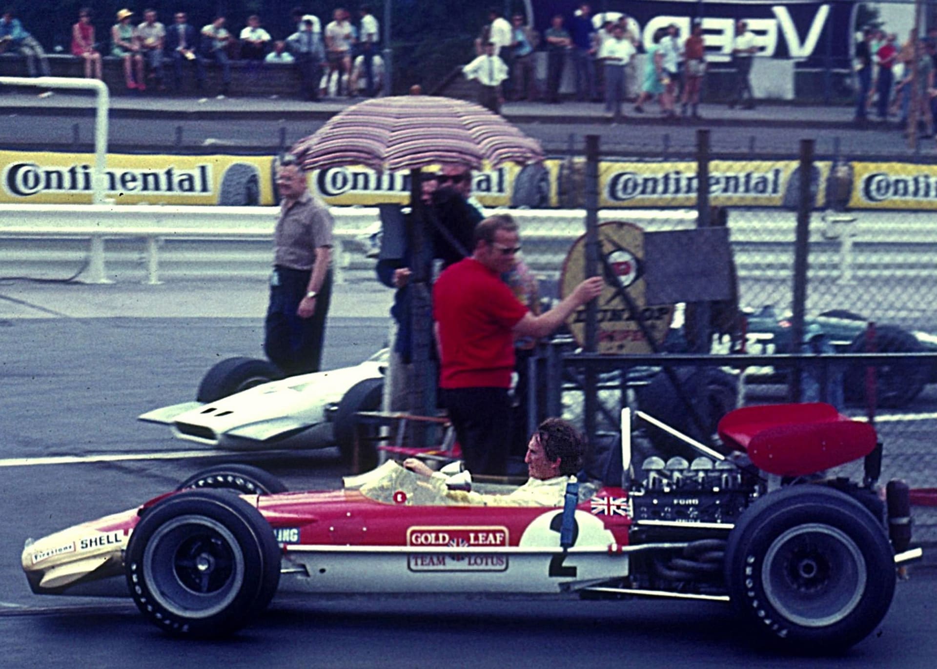 Monoposty Lotus také nebyly zrovna proslulé spolehlivostí, ale byly hodně rychlé. Rindt proto s týmem v roce 1969 podepsal kontrakt, toužil po titulu šampiona. „V lotusu budu buď mistr světa, nebo zemřu,“ pravil.