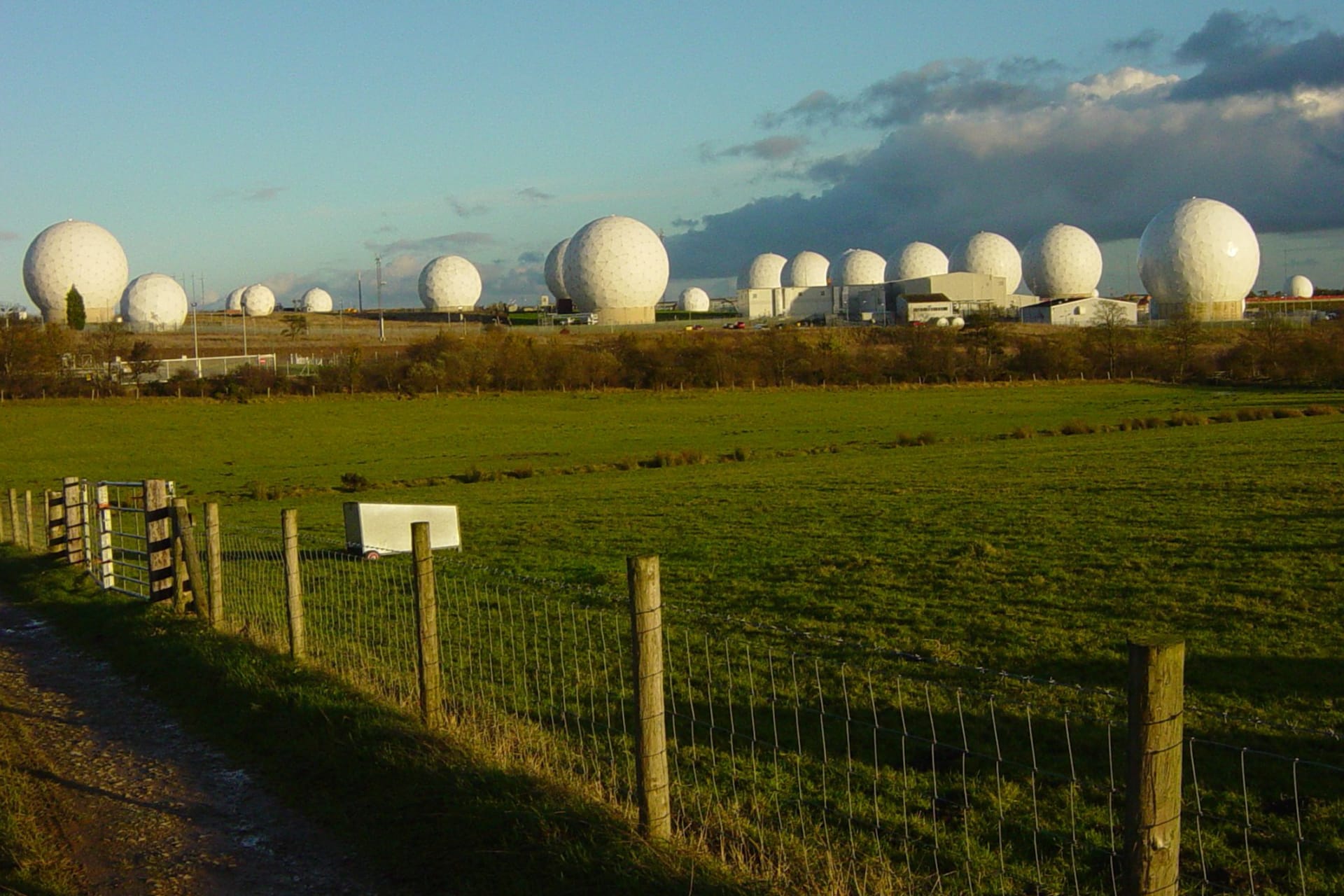 Největší elektronickou odposlouchávací základnou planety je NSA Field Station F83.