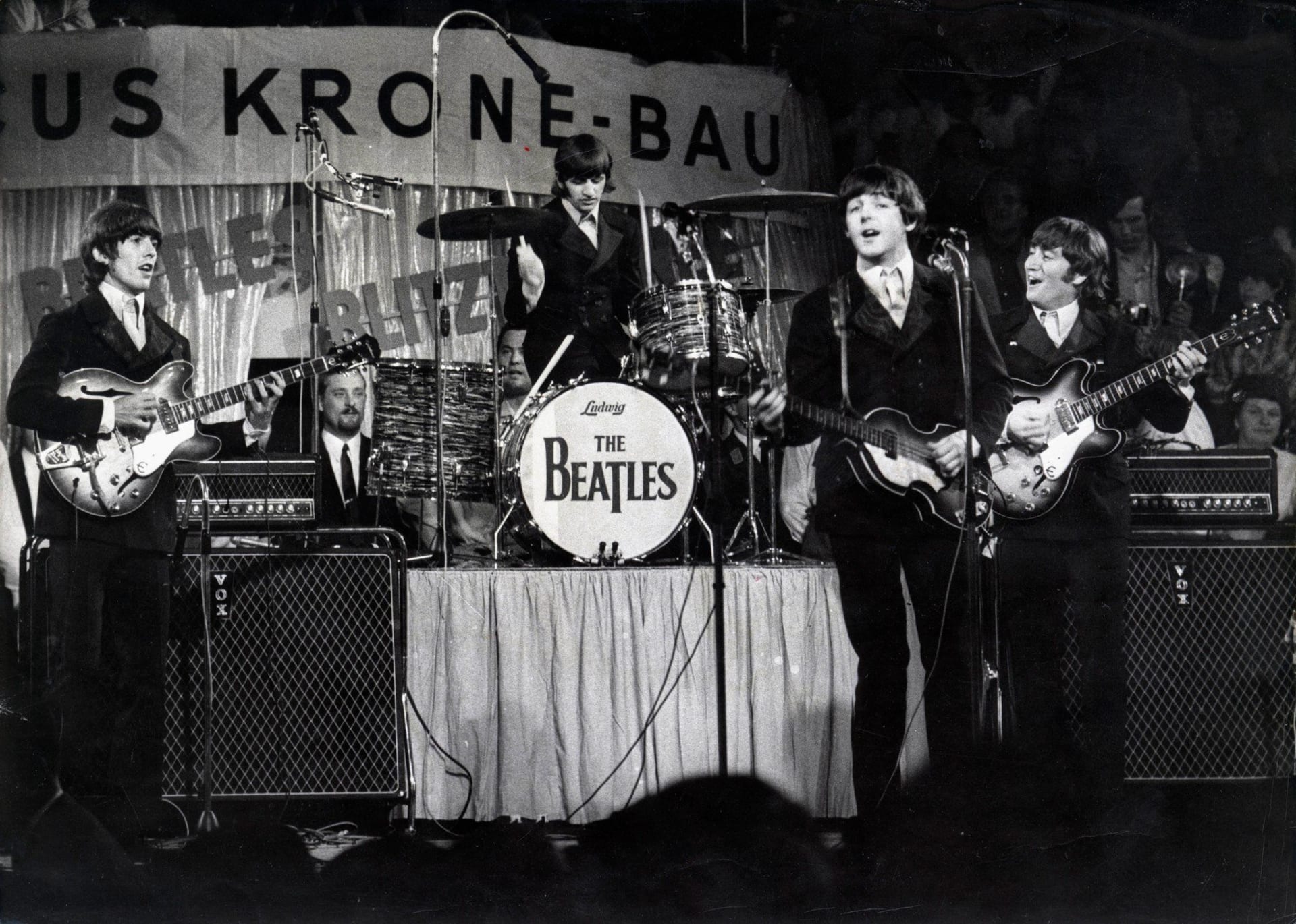 V mnichovském Circus-Krone-Bau odehráli The Beatles jeden ze svých nejlepších koncertů. Poprvé tu naživo zazněla legendární skladba Yesterday.