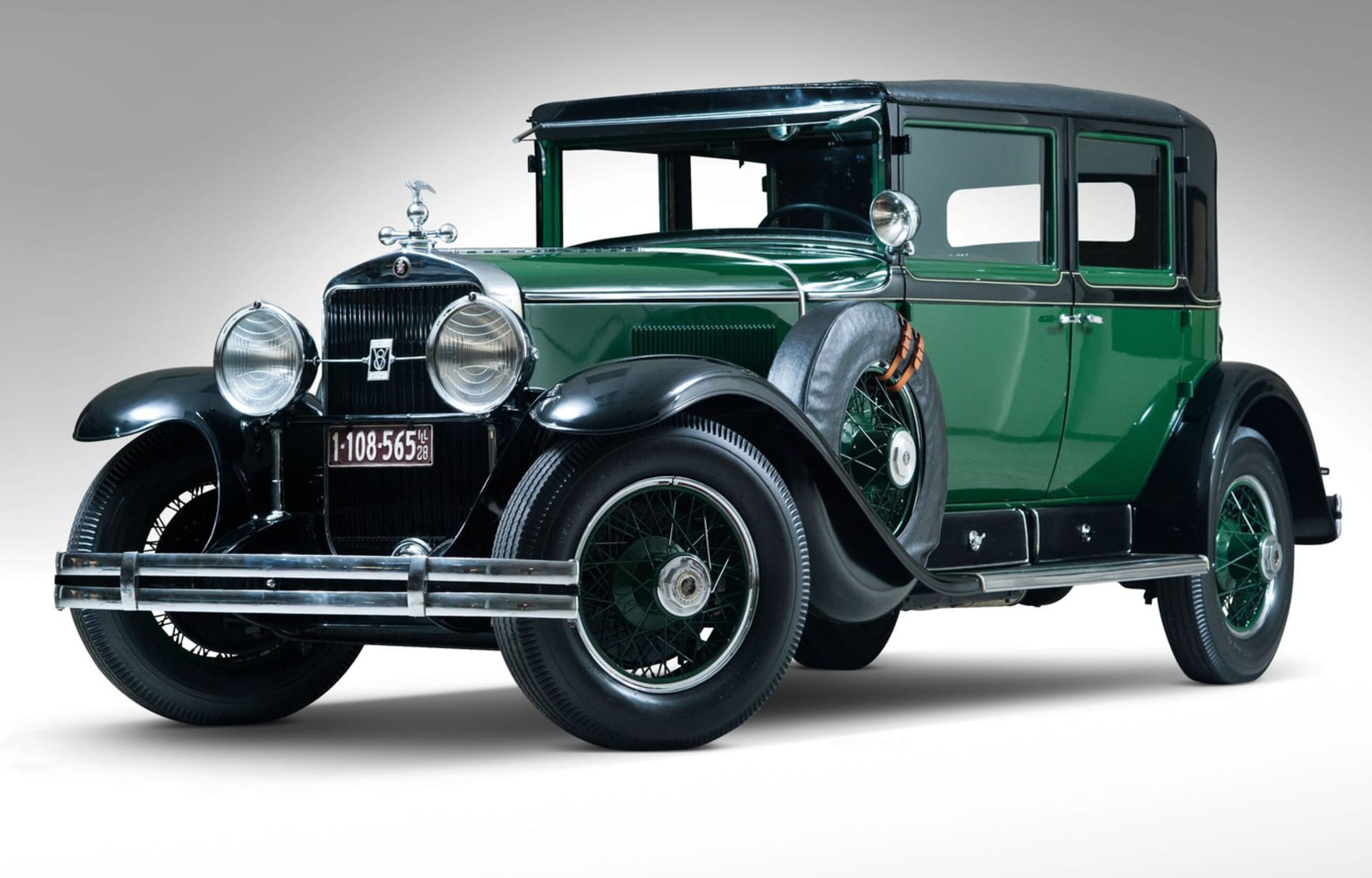 Neprůstřelný Cadillac V-8 Town Sedan z roku 1928, který používal Al Capone, je opět na prodej. Současný majitel za něj požaduje rovný milion dolarů.